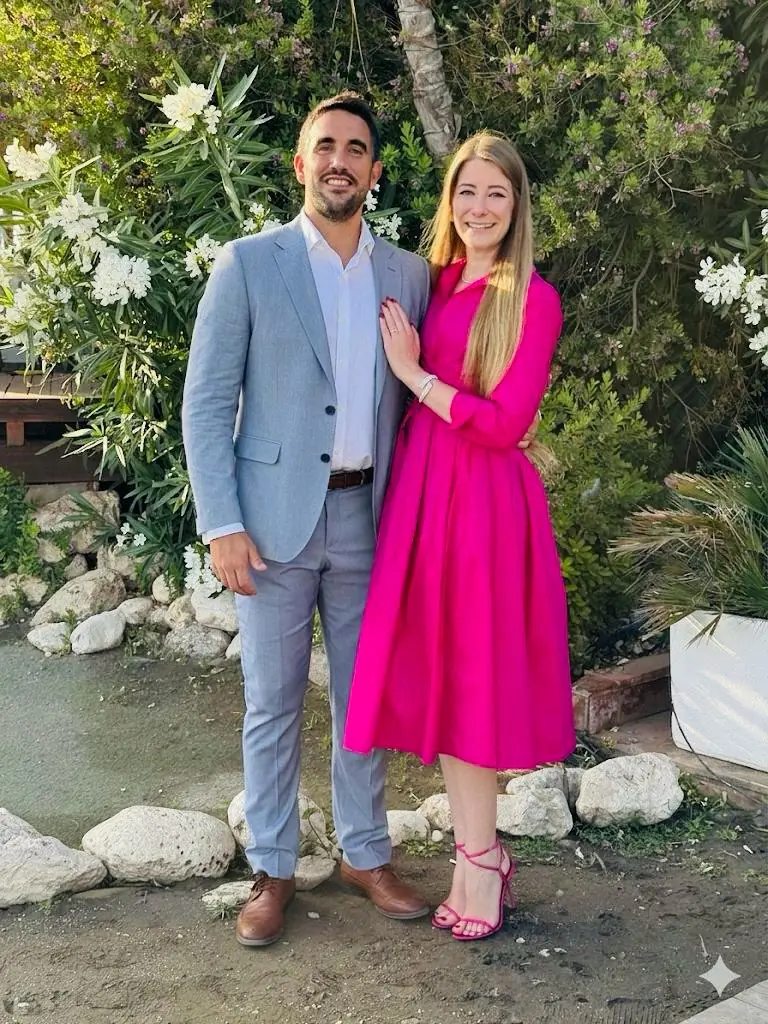 Vestidos de invitados, en un jardín